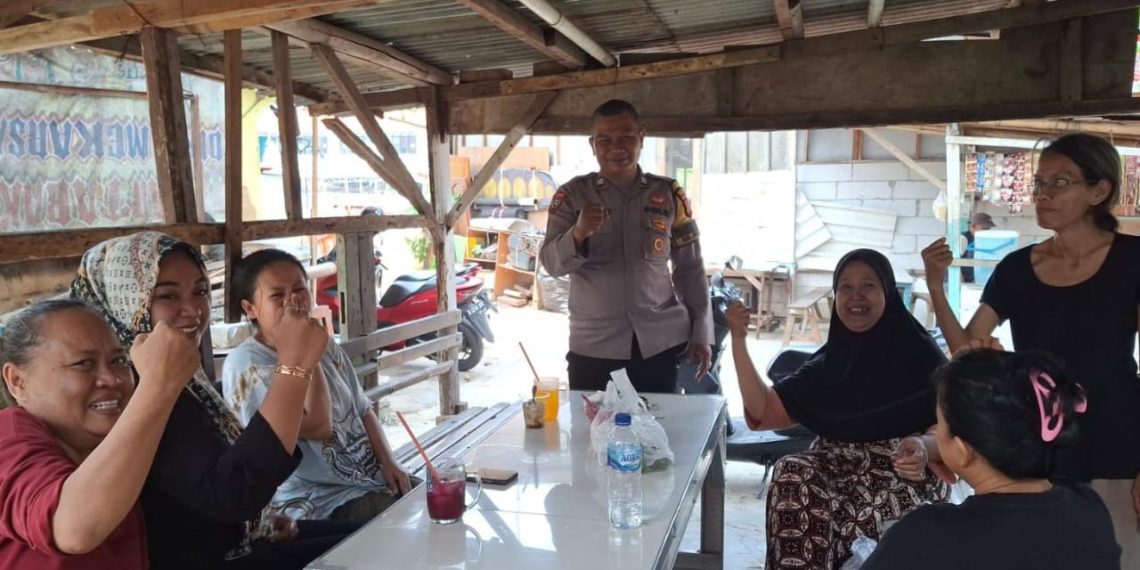 Polisi Sambangi Emak-emak di Jakarta Selatan, Himbau Jaga Kerukunan di Pilkada 2024