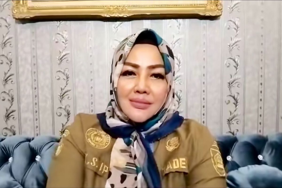 Viral dan Dihujat, Kades Wiwin Komalasari Klarifikasi soal Video Geli Bawa Nasi Kotak