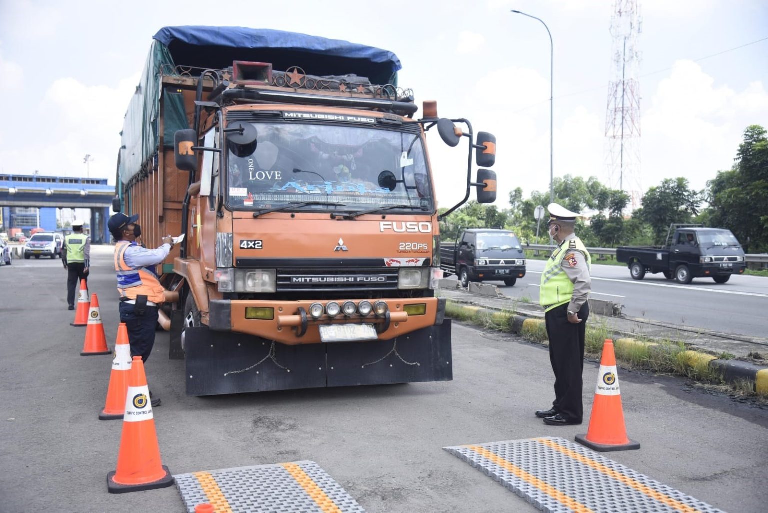 Korlantas Polri Akan Lakukan Pembatasan Kendaraan Sumbu Tiga Mulai 24 Maret 2025