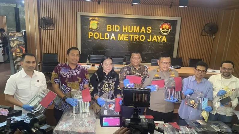 Ditsiber Polda Metro Jaya Tangkap Pelaku Penipuan Lewat WhatsApp, Korban Rugi Rp261 Juta