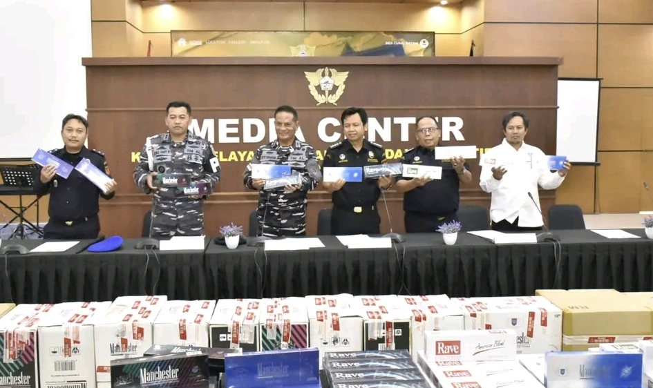 Kolaborasi TNI AL dan Bea Cukai Gagalkan Penyelundupan Rokok Ilegal di Batam   