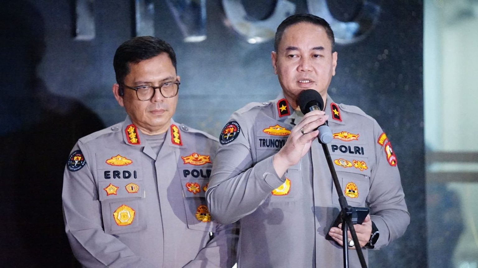 Polisi Sita Komputer Hingga Dokumen Foto-Video Dari Pelaku Group FB ‘Fantasi Sedarah’