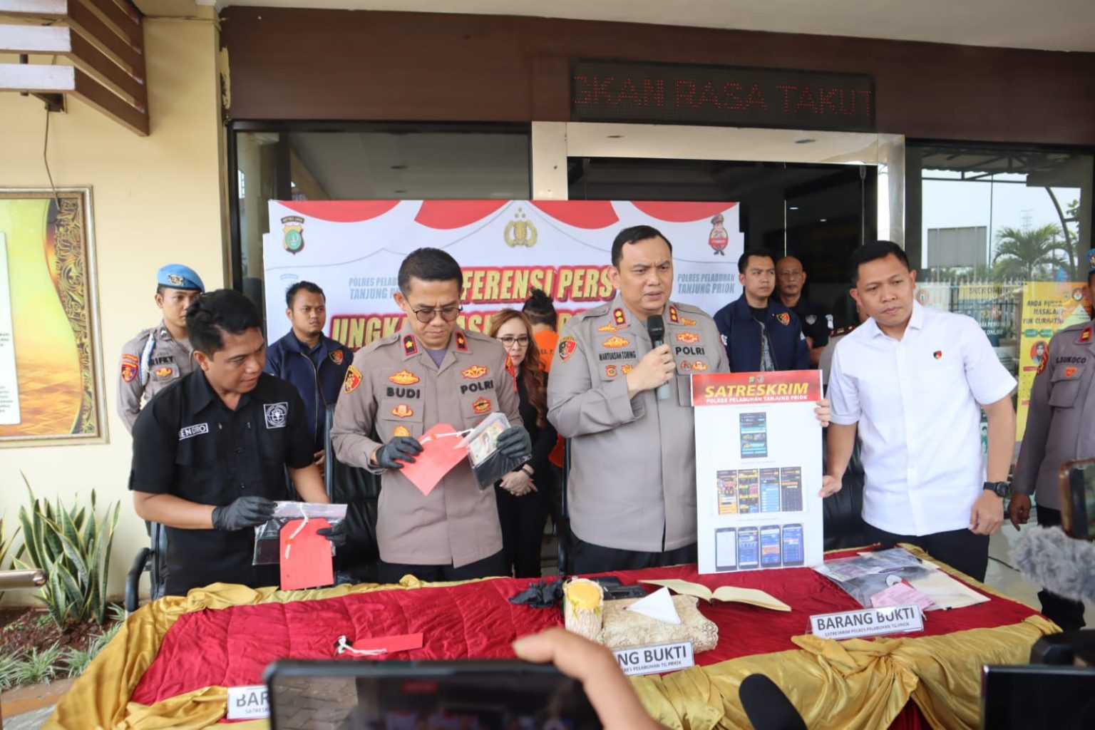 Terbongkar! Marketing Judi Online di Pelabuhan Digerebek Polisi, 3 Orang Berhasil Ditangkap