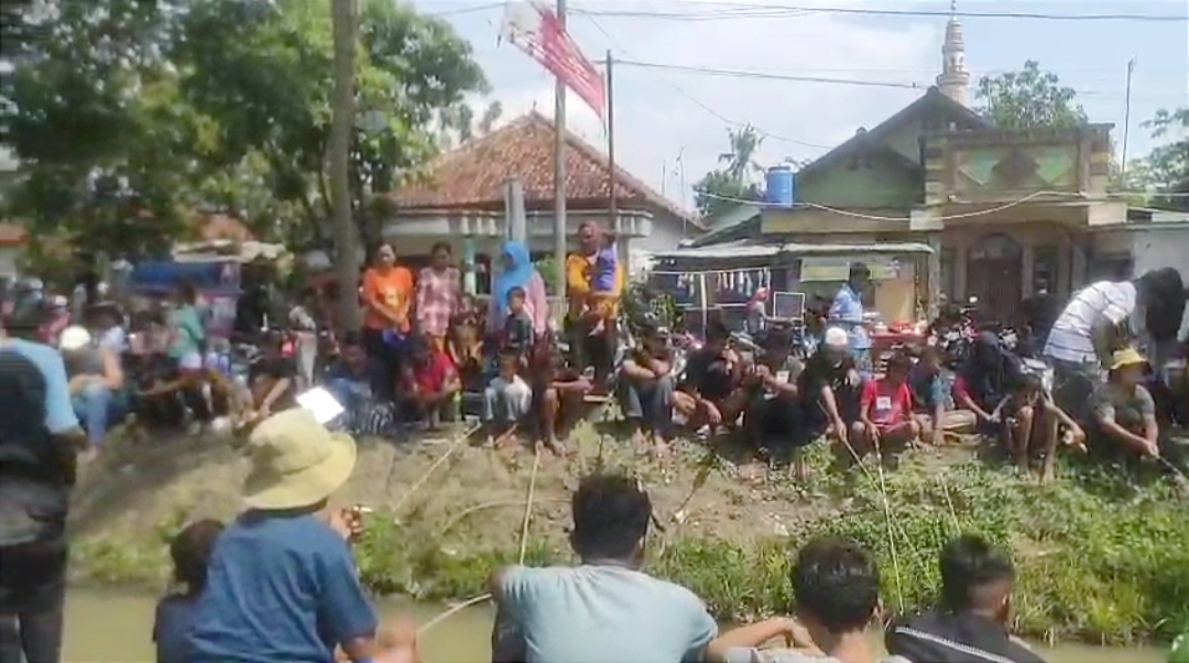 Dapat Ikan Terbanyak, Peserta Lomba Mancing di Bulakelor Brebes Pulang Bawa Hadiah Menarik