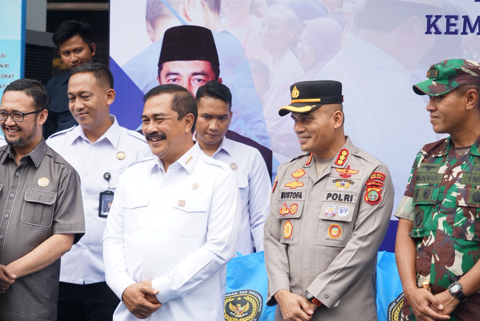 Peringati HUT RI ke-80, Menteri Imigrasi dan Pemasyarakatan Salurkan Bantuan di Lapas Cikarang