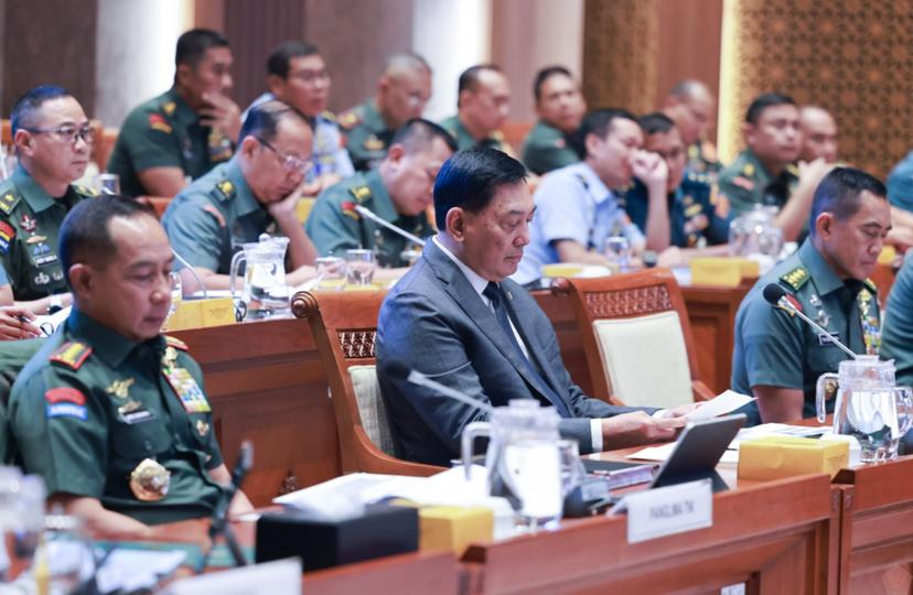 Panglima TNI dan Menhan RI Hadiri Raker dengan Komisi I DPR RI Bahas Penyesuaian Anggaran 2026