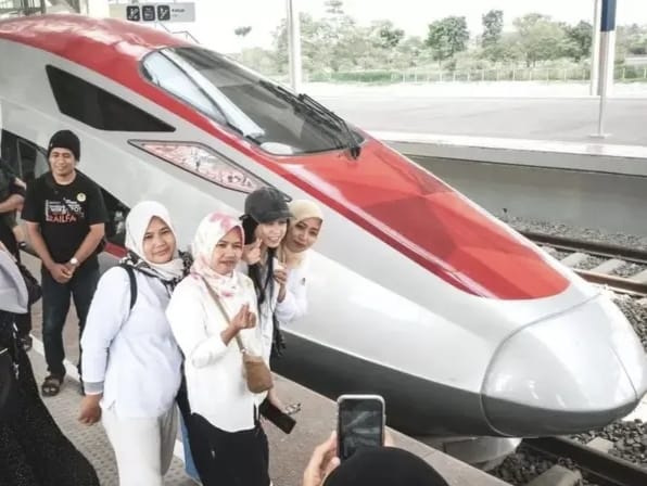 Utang Kereta Cepat Whoosh: Langkah Berani Presiden Prabowo atau Beban Baru untuk APBN?