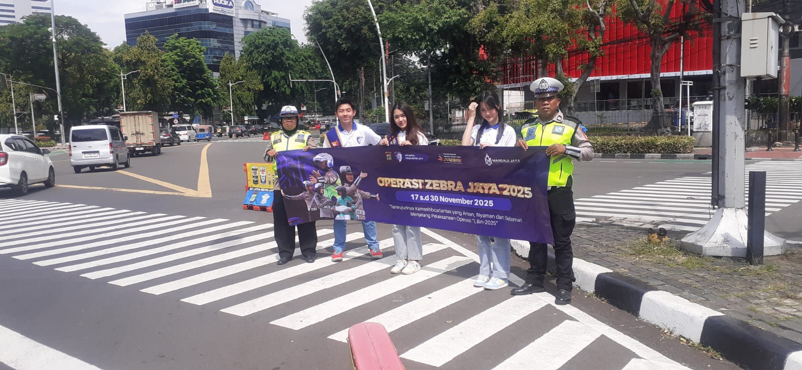 Satlantas Jakpus Gelar Edukasi Keselamatan dalam Operasi Zebra Jaya 2025 di Tugu Tani