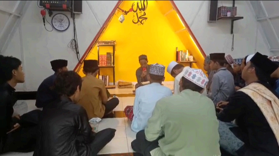 Keutamaan Hafiz Al-Qur’an Disampaikan dalam Kegiatan Jord Pelajar Halaqoh Gunung Putri 3 di Musholla Al-Masberto